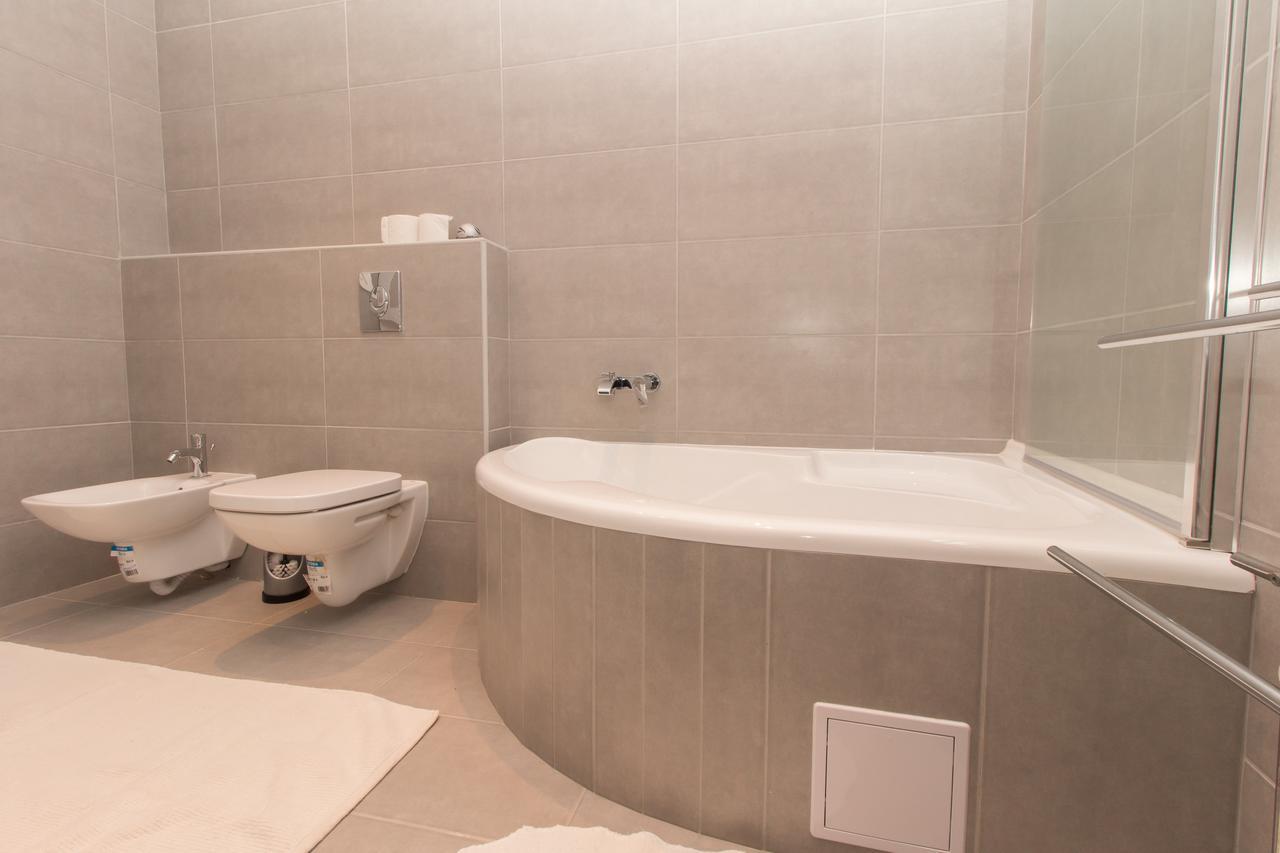 Kamer met 1 Groot Bed of 2 Aparte Bedden en Uitzicht op de Stad